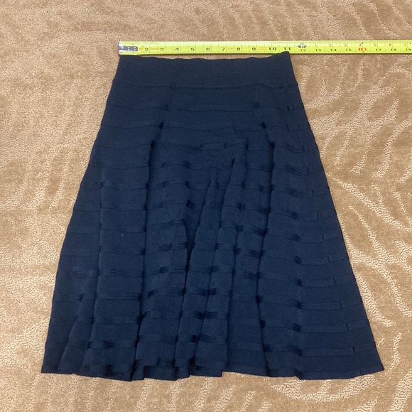 Ivanka Trump midi stretch skirt. - Picture 3 of 3